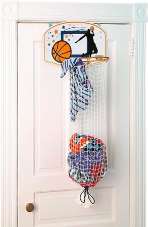 Cesta con Canasta de Baloncesto