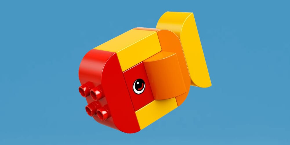 Rybka DUPLO zbudowana z czerwonych i żółtych klocków