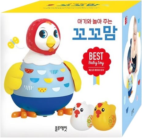 아기와 놀아 주는 꼬꼬맘