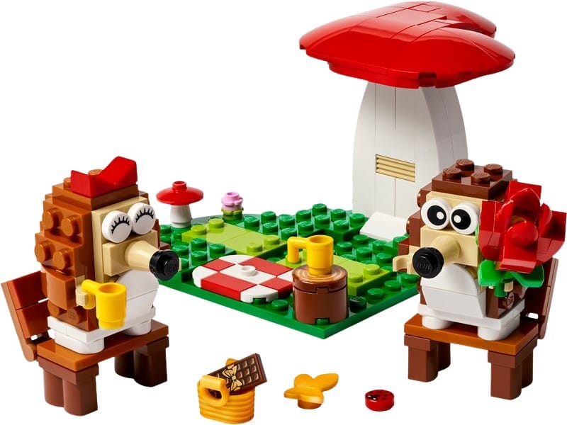 LEGO Hedgehog Picnic Date Set