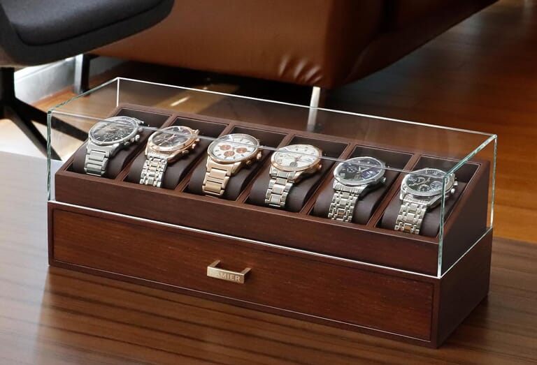 Porta orologi in legno con coperchio in vetro